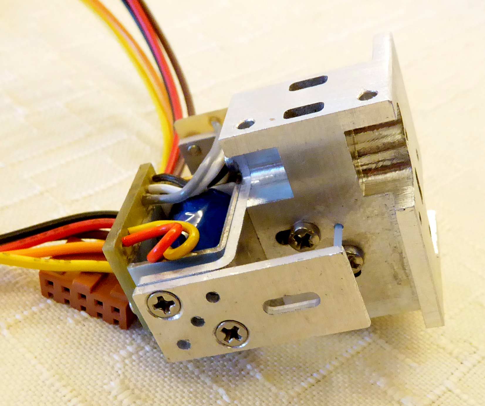 47 GHz Hohlleiterschalter